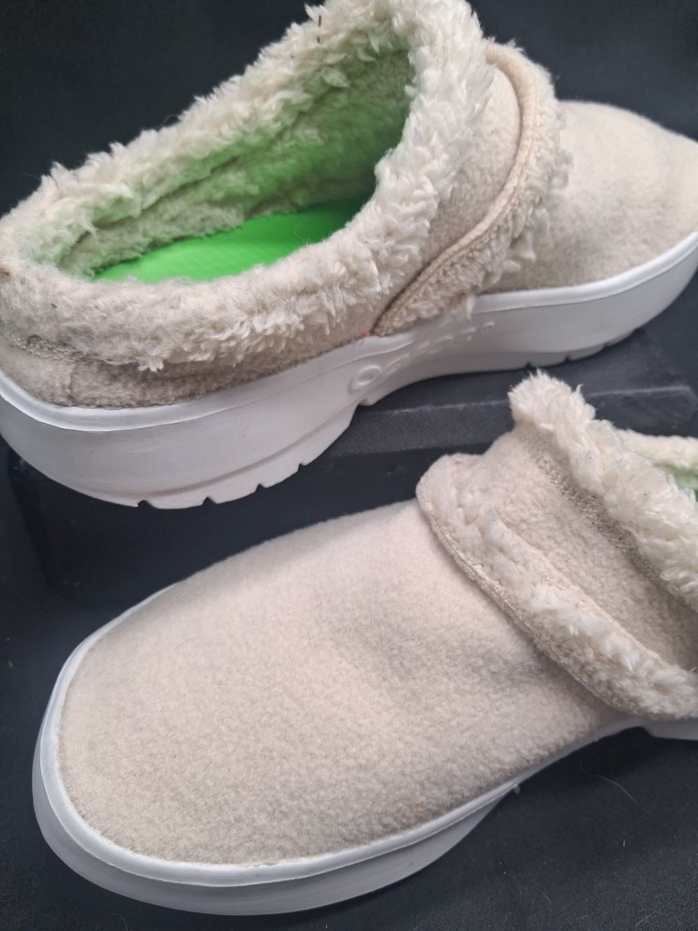 OOFOS Women's Slip-On Clog in Cream with Green Insole - Picture 3 of 9